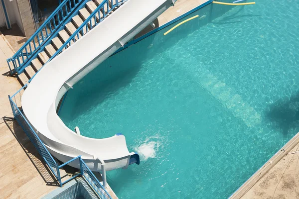 旅馆里的游泳池 — 图库照片