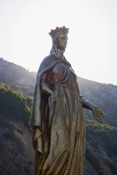Maryi Panny złoty posąg — Zdjęcie stockowe