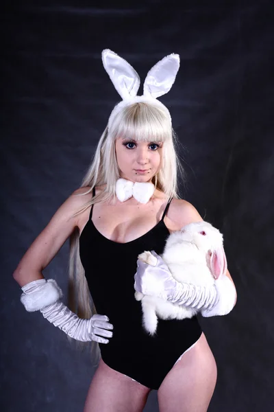 Дівчина, одягнена як студія кролика — стокове фото
