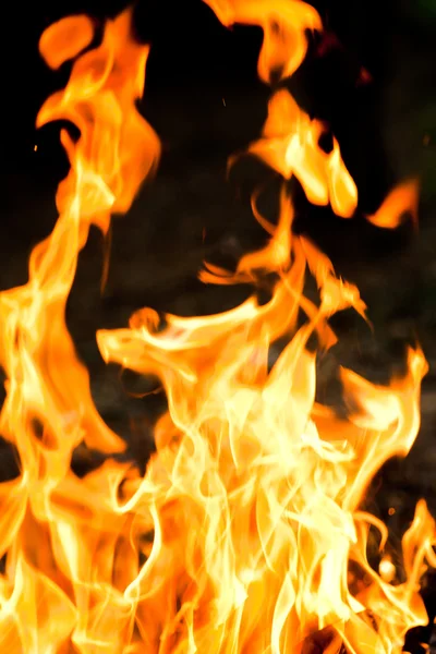 Eld flamma med rök — Stockfoto