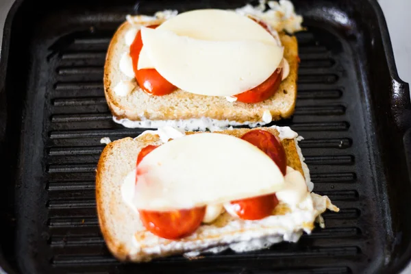 Colazione - pane tostato, uova, pancetta — Foto Stock