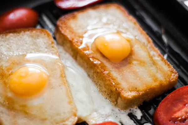 Fried egg sandwich — Stock Photo, Image