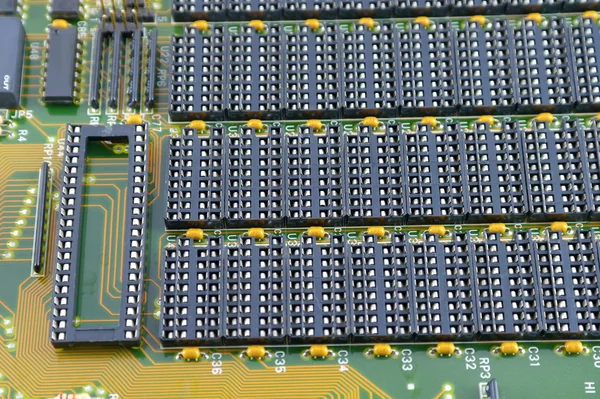 Placa principal antiga para PC com plug-and-sockets para memória — Fotografia de Stock