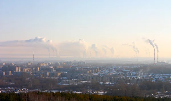 Los tallos de chimenea contaminan la atmósfera —  Fotos de Stock