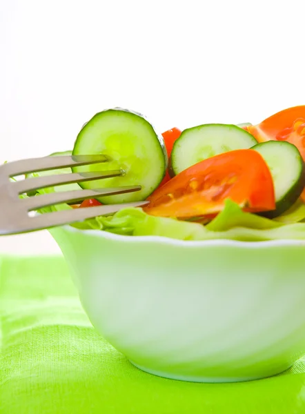 Salada fresca com tomates e pepinos — Fotografia de Stock
