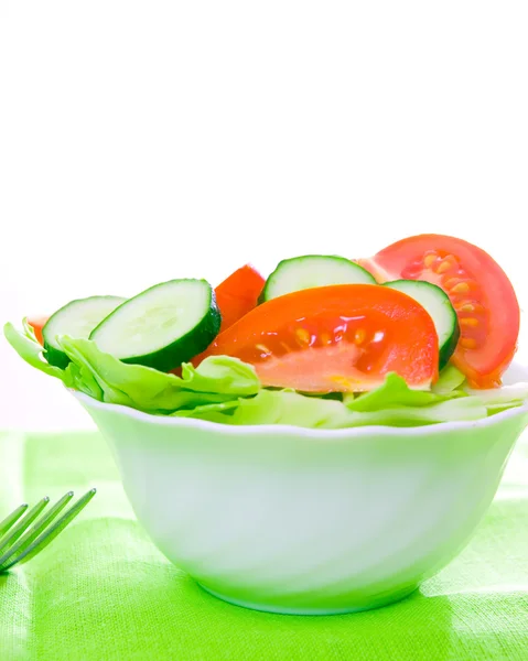 Friss saláta paradicsommal és uborkával — Stock Fotó