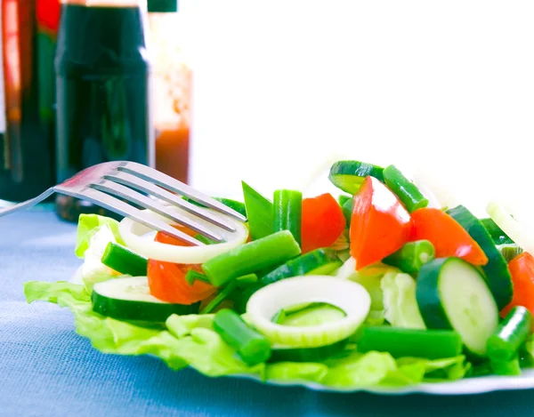 Fresh salad with tomatoes, french bean and cucumbers — Stock Photo, Image