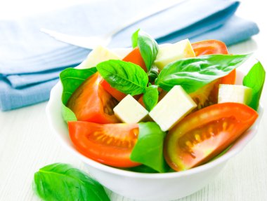 Caprese salatası