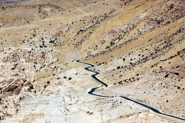Silnice v Jordánsku poušti slunečného počasí — Stock fotografie