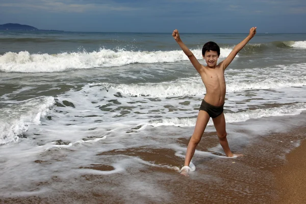 Παιδί στην παραλία — Φωτογραφία Αρχείου