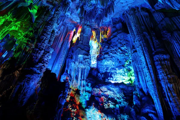Flet Reed jaskinie w guilin, provine Kuangsi, Chiny — Zdjęcie stockowe