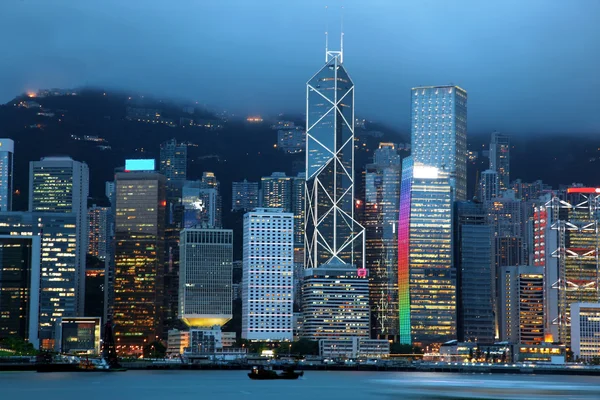 Hong Kong skyline at night against peak Victoria — Stock Photo, Image