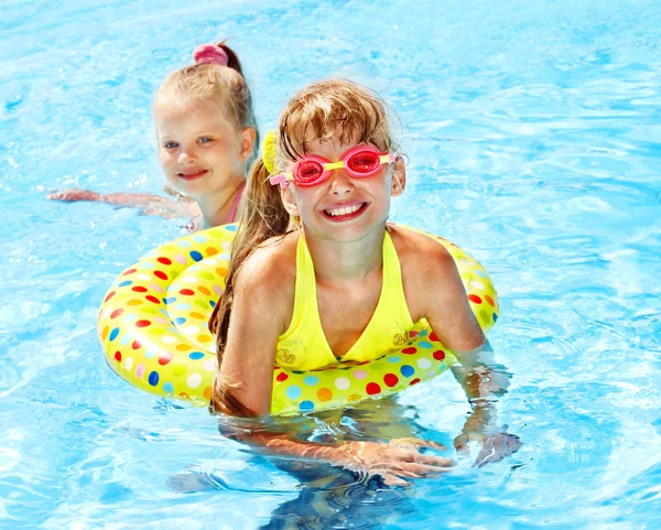 Children in swimming pool. — Stock Photo, Image