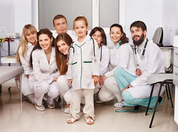 Groep van arts in het ziekenhuis. — Stockfoto
