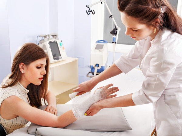 Бандаж пациента в больнице
.