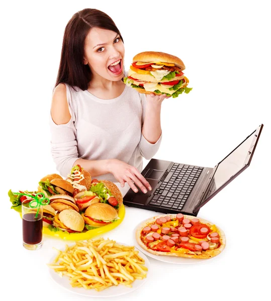 Woman eating junk food. — Stockfoto