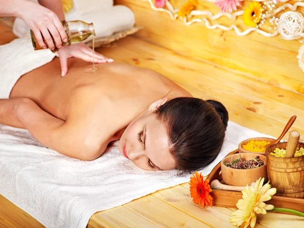 Kvinna får massage . — Stockfoto