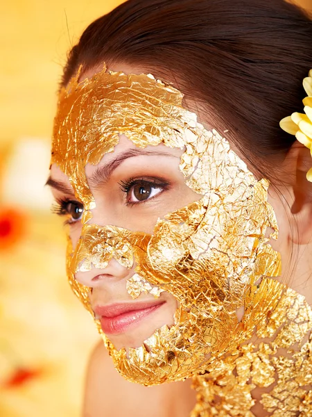 Woman getting facial mask . — Stock Photo, Image