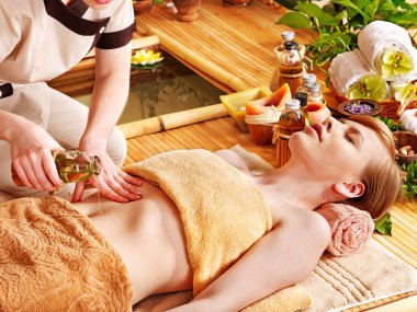 Bambu masaj SpaBambu spa merkezinde masaj yaptırdığım kadın.