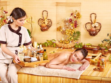 Bambu masaj SpaBambu spa merkezinde masaj yaptırdığım kadın.