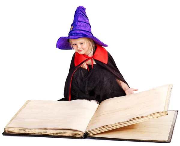魔女の少女が本を持って. — ストック写真