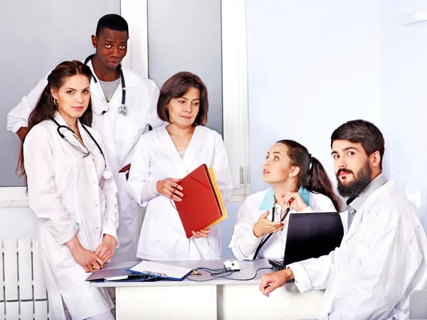 Team van arts in het ziekenhuis. — Stockfoto