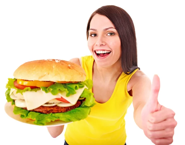 Mujer sosteniendo hamburguesa . — Foto de Stock