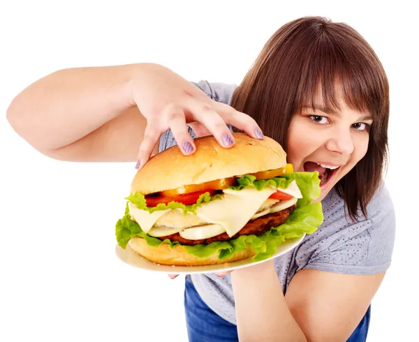 Frau isst Hamburger. — Stockfoto