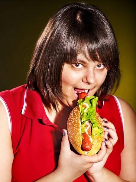 Eszik hamburgert nő. — Stock Fotó