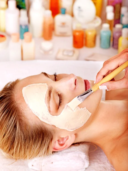 Argilla maschera facciale in beauty spa . — Foto Stock