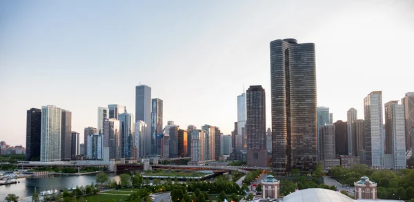 Zonsondergang over chicago van navy pier — Stockfoto