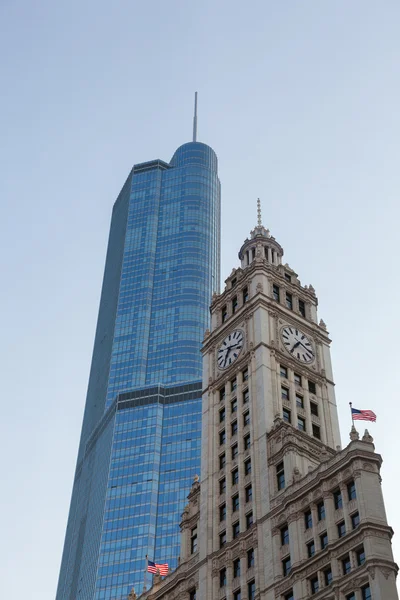 箭牌建筑和特朗普塔芝加哥 — 图库照片