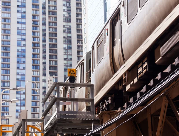 Tren de línea de Chicago Orange en Loop —  Fotos de Stock