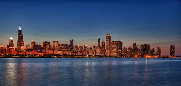 展望台からシカゴに沈む夕日 — ストック写真