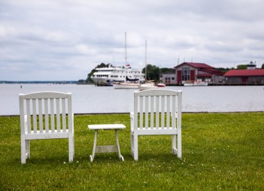 chesapeake Körfezi tarafından Bahçe sandalye çifti