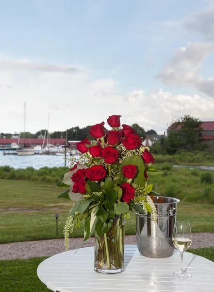 Bunch of roses with white wine and harbor — Stock Photo, Image