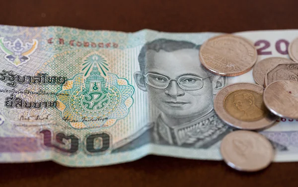 Twenty Baht note from Thailand with coins — Stock Photo, Image