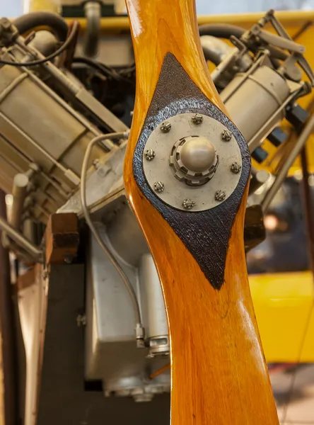 Hélice de madeira antiga de aeronaves antigas — Fotografia de Stock