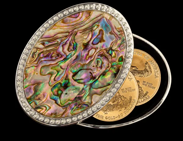 Iridescent mother of pearl box gold coins — Stock Photo, Image