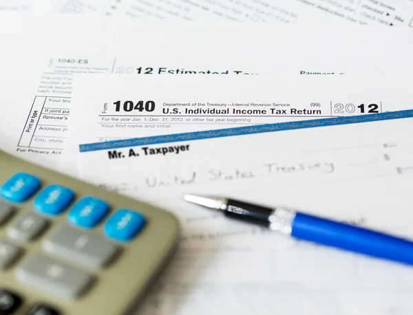 Formulário de imposto EUA 1040 para o ano de 2012 com cheque — Fotografia de Stock