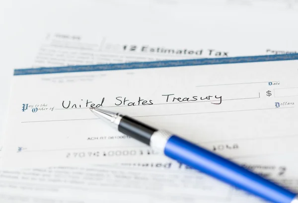 Formulario fiscal de EE.UU. 1040 para el año 2012 con cheque — Foto de Stock