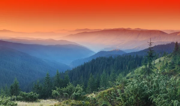 Sabah dağlar — Stok fotoğraf