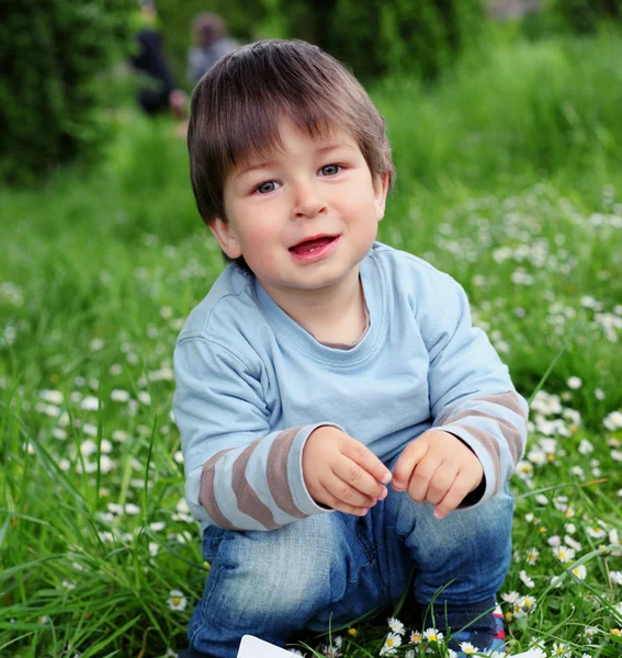 Lycklig liten pojke — Stockfoto