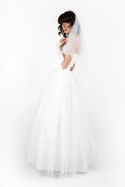 Schöne Frau trägt weißes Kleid. — Stockfoto