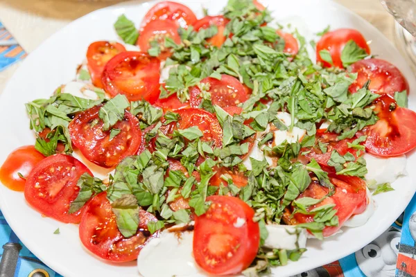 Salada de tomate mozzarela — Fotografia de Stock