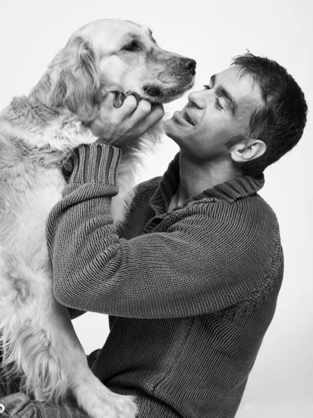 魅力的な男と彼のペット — Stock fotografie