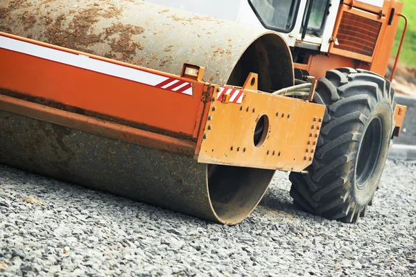 Compactor roller op het werk van de weg — Stockfoto