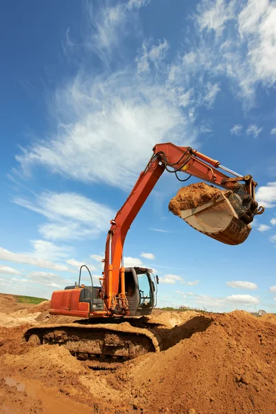 Excavadora de cargador tipo pista en el trabajo — Foto de Stock