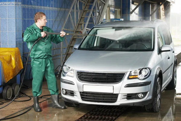 Trabalhador carro de limpeza com água pressurizada — Fotografia de Stock