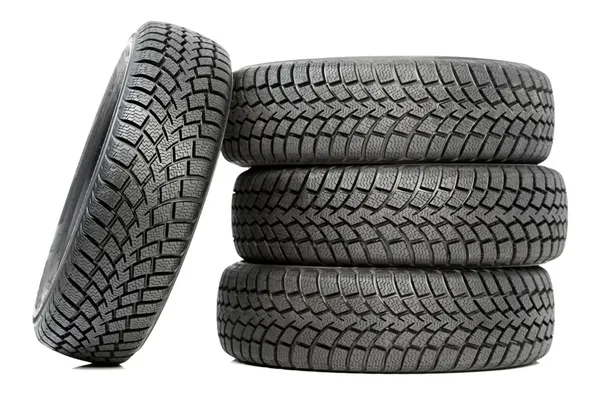 Pila di pneumatici invernali quattro ruote auto isolato — Foto Stock